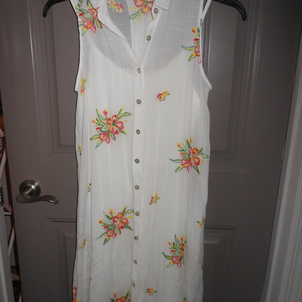 Women Roge Beverly White Embroidered Button Front Dress w/Slip Underneath, Med